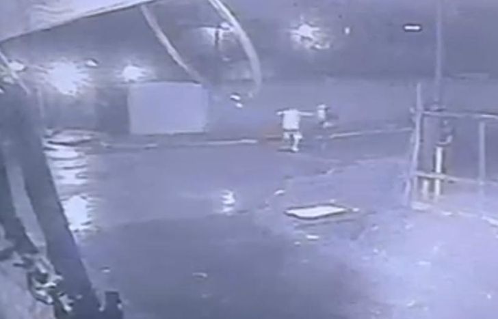 La agresión quedó filmada.