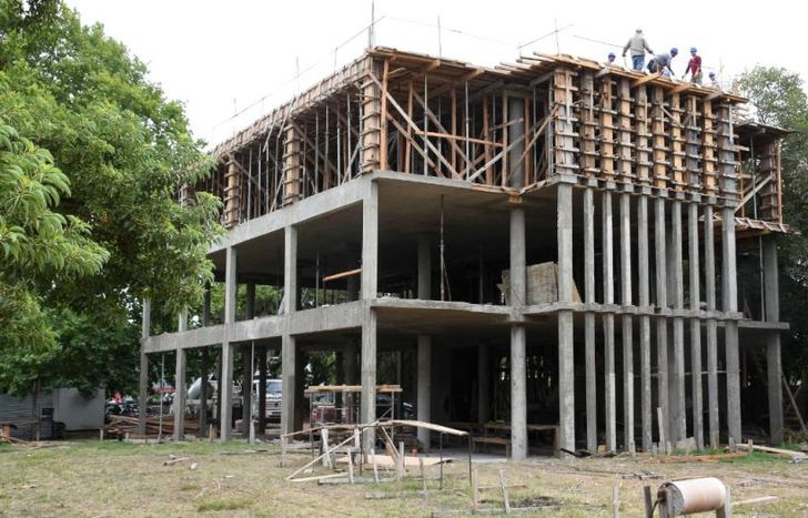 Están armando un edificio de 1.152 metros cuadrados.