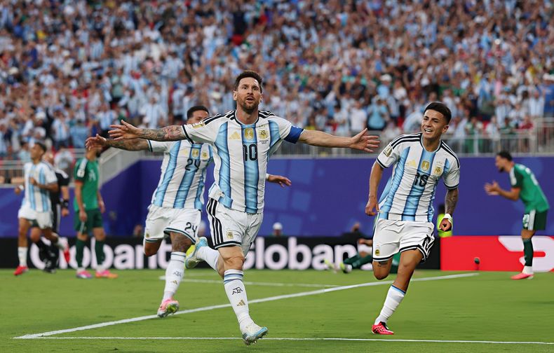 Lionel Messi, con un golazo, marcó el primero de la Selección Argentina.