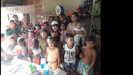 Los útiles serán entregados a los más de 100 nenes que van a la entidad social.