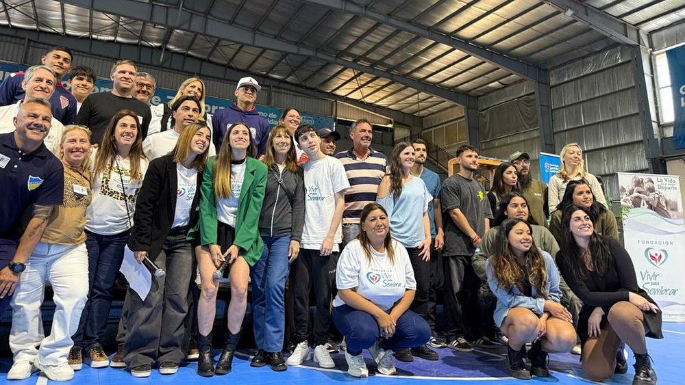 Una jornada para concientizar sobre el deporte en los adultos mayores en el Parque del Municipio de Lomas. Una jornada para concientizar sobre el deporte en los adultos mayores en el Parque del Municipio de Lomas.