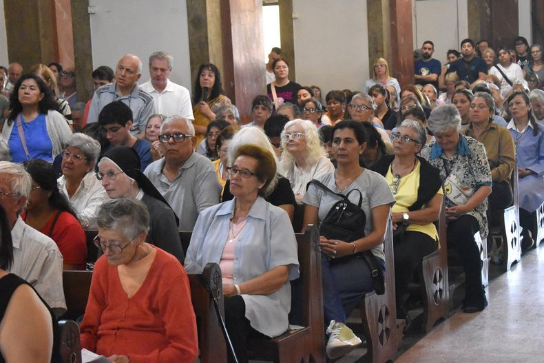 Muchos vecinos participaron de las diferentes misas por Semana Santa.