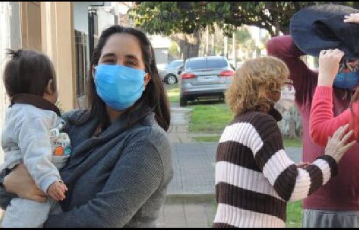las familias salieron a las calles respetando la distancia social.