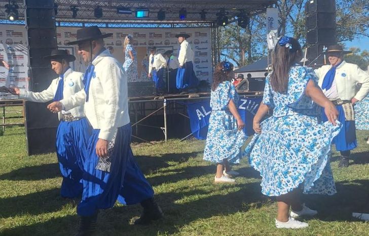 Con más de 30 bailarines viajaron hasta San Vicente.