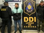 Los dos sospechosos detenidos por la DDI de Lomas de Zamora. Los dos sospechosos detenidos por la DDI de Lomas de Zamora.