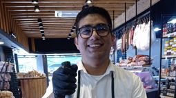 Nació en Centenario en una familia de siete hermanos y cuando su papá se enfermó salió a trabajar a sus 12 años.&nbsp;