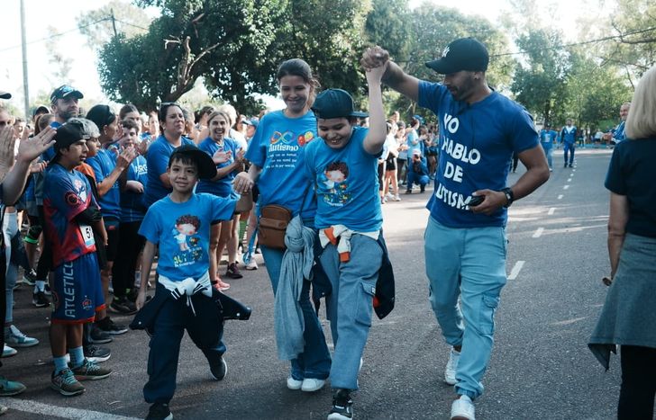 El Parque de Lomas se tiñó de azul por el autismo.&nbsp;