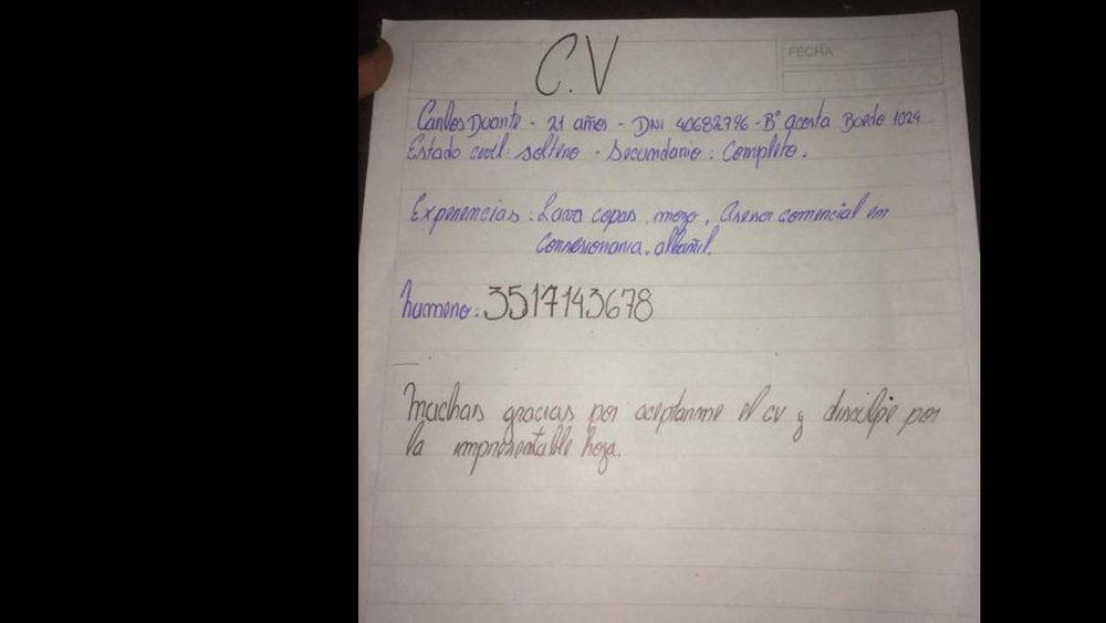 Hizo su currículum a mano y se viralizó