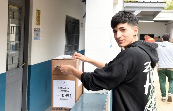 Ignacio se acercó a votar, a pesar de no ser obligatorio por su edad. Un compromiso con el país.