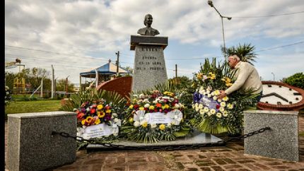 emotivo homenaje a evita en guernica