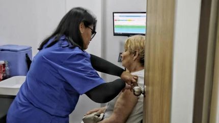 Hay más de 40 lugares para aplicarse vacunas en Lomas.