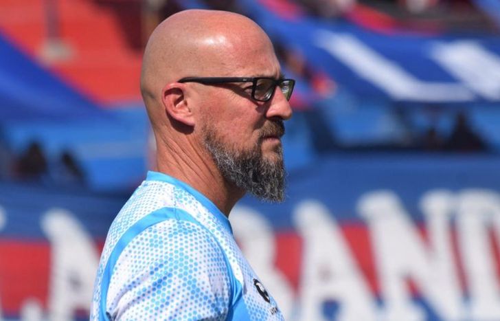 Orfila, dolido por la injusta derrota.