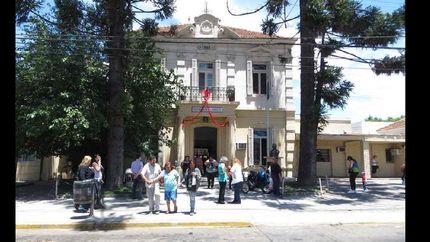 A los 10 minutos llegó la ambulancia que llevó a la pequeña al Gandulfo.