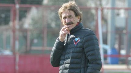 Pablo Vico tiene algunas dudas en la formación que recibirá el sábado a Ramón Santamarina de Tandil.