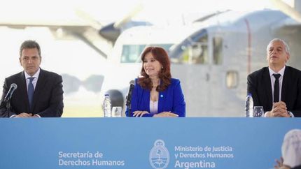En recuperación del avión Skyvan PA-51, que fue utilizado en los llamados Vuelos de la muerte.