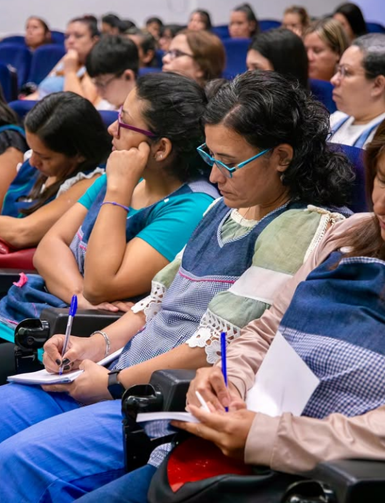 Durante el encuentro, se analizaron conceptos fundamentales para fortalecer el vínculo de los niños con su entorno inmediato.