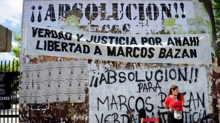 Banderas y pintadas en favor de Marcos Bazán, en Tribunales.