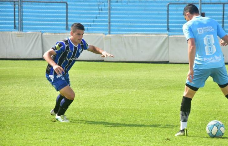 El Gasolero sumó minutos de fútbol contra Almagro.