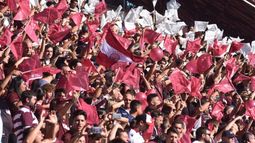 Los hinchas de Lanús en su lugar de encuentro.