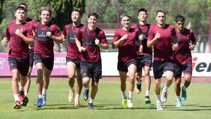 Lanús busca cerrar dos refuerzos este lunes. Lanús busca cerrar dos refuerzos este lunes.