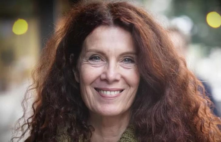 Katja Alemann se presenta el Temperley.