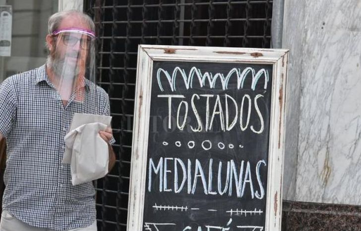 La gastronomía, con más delivery que mesas.