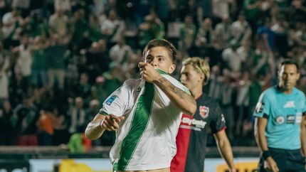 Tiziano Perrotta convirtió sus primeros goles con la camiseta de Banfield. Tiziano Perrotta convirtió sus primeros goles con la camiseta de Banfield.