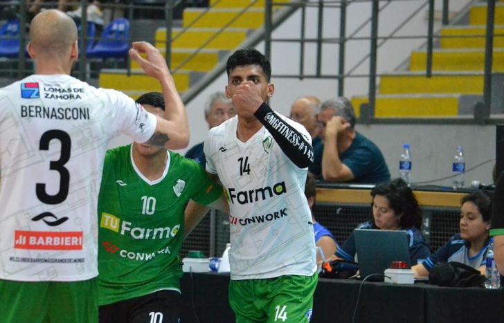 Bernasconi, Herrera y López festejan un punto.