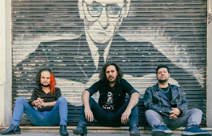 La banda toca en El Padilla.
