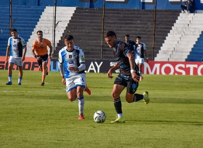 Marcos Echeverría en un avance de Temperley.&nbsp;