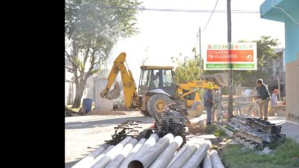 echeverria: supervisan etapa final de pavimentacion