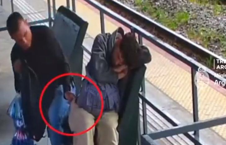 El robo quedó registrado en las cámaras de seguridad.