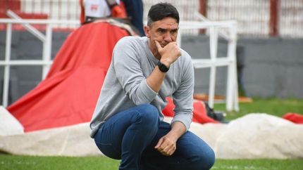 Lemos, atento a su equipo. Lemos, atento a su equipo.