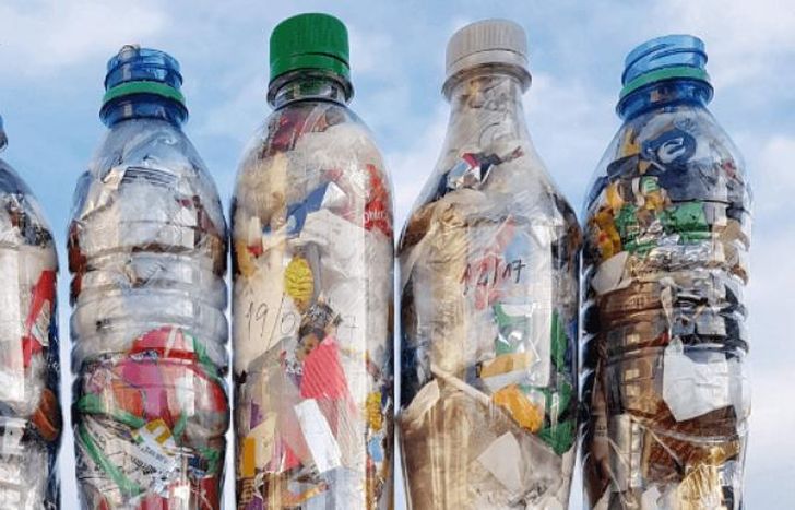 Hay tiempo de armar las ecobotellas.