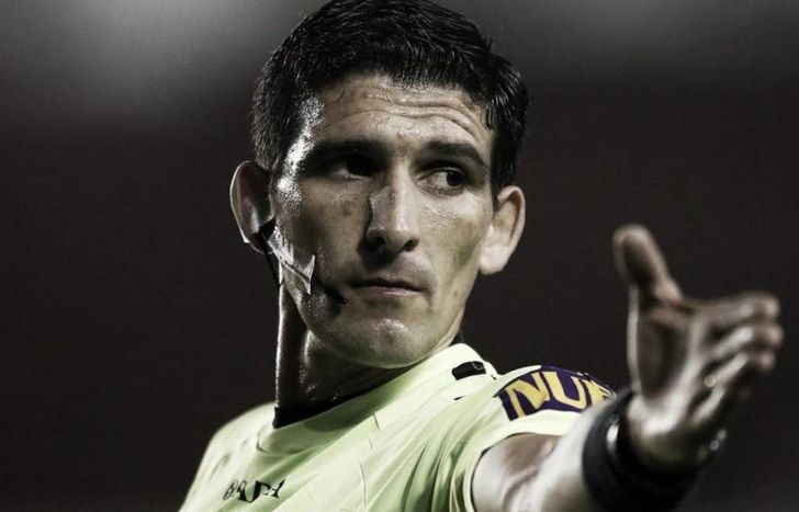 Andrés Merlos dirigirá el duelo entre Lanús y Deportivo Riestra.