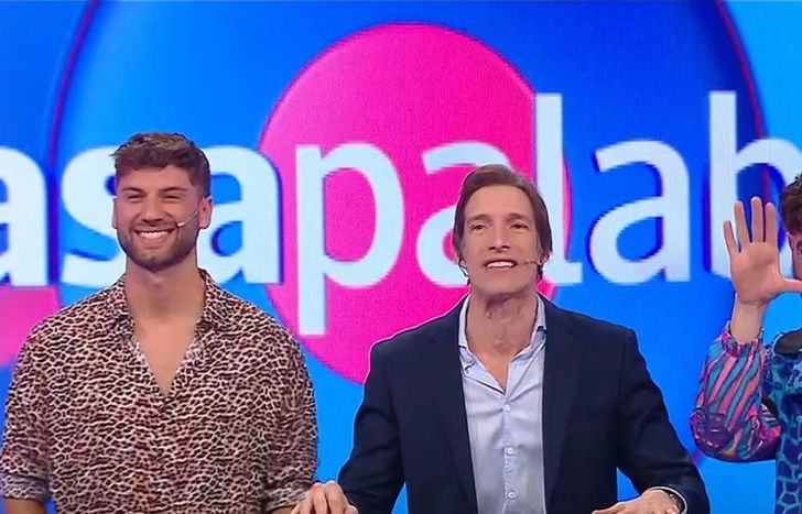 Tato y Ulises con Iván de Pineda, en Pasapalabra.