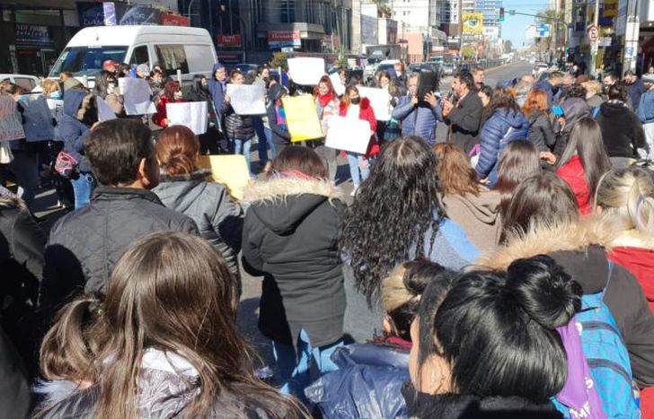El corte alcanzó media cuadra de Yrigoyen.