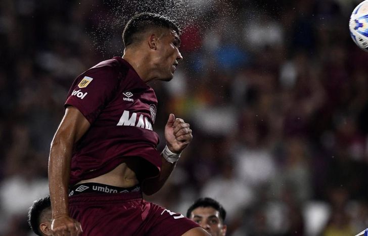 Ronaldo Dejesus agradeció el apoyo de los hinchas de Lanús.