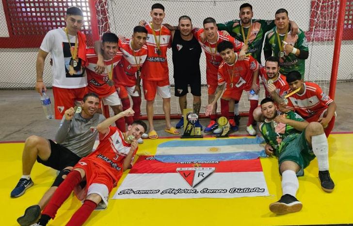 El equipo de primera división tiene jugadores de 16 hasta 35 años.