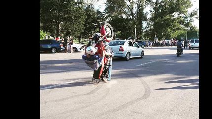 piden controles para evitar las picadas de motos en ezeiza