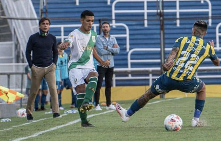 Ante Central, en 2021, Amaya debutó como profesional en Banfield.