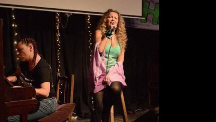 tango hembra sale a escena en el teatro roma de avellaneda