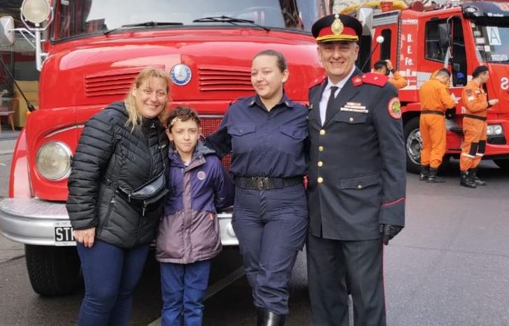 Pilar junto a su familia, a quienes consideró como un apoyo fundamental.
