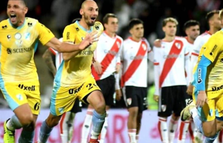El festejo de Temperley y la bronca de todo River después de la hazaña.