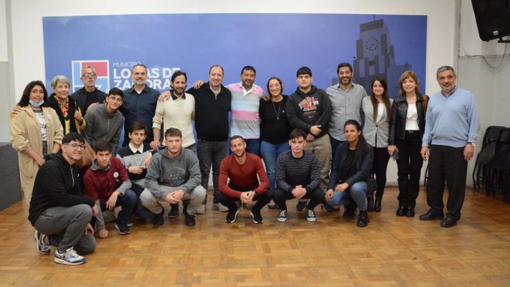Hubo un desayuno con estudiantes, directivos y docentes.