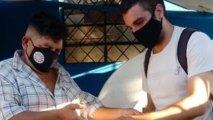 Entregando mercadería.