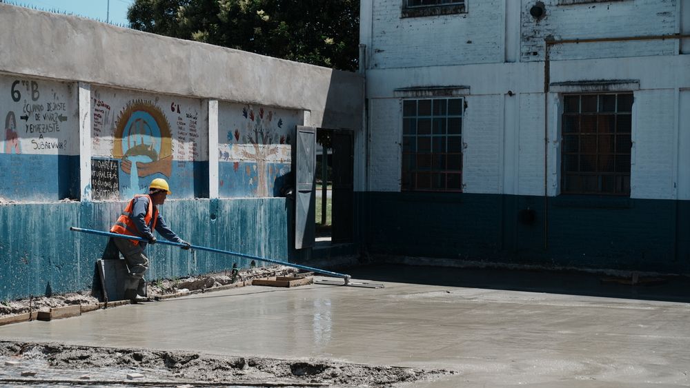 Harán 20 obras en escuelas de las 14 localidades de Lomas de Zamora.