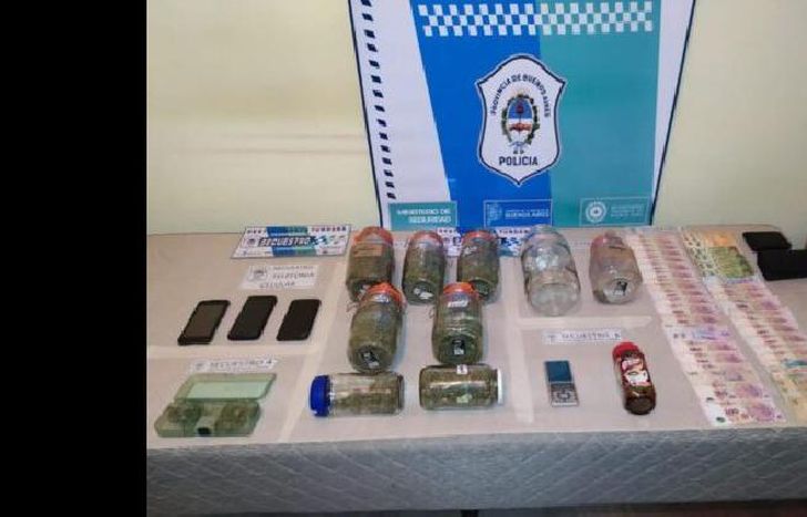 en el domicilio hallaron seis kilos de flores de cannabis.