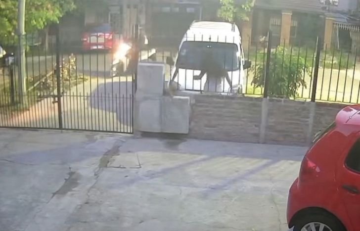 El brutal caso de violencia de género en Villa Centenario quedó filmado.