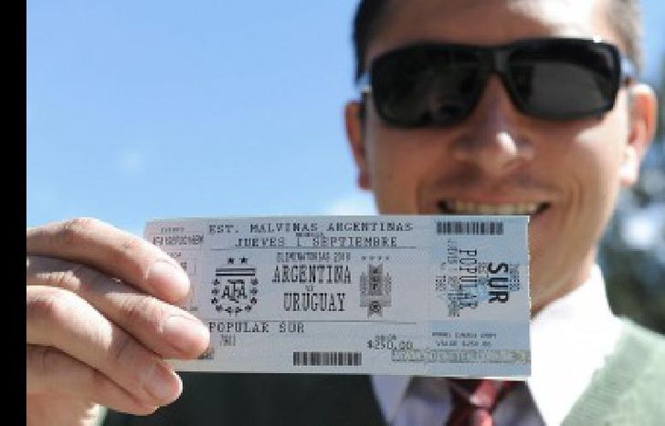 Rigurosos controles en el estadio Malvinas Argentinas por entradas falsas